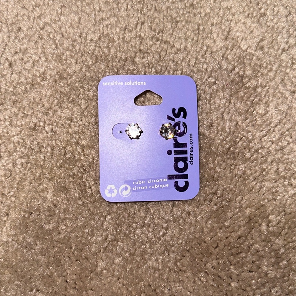 Cute earrings in the brand Claire’s